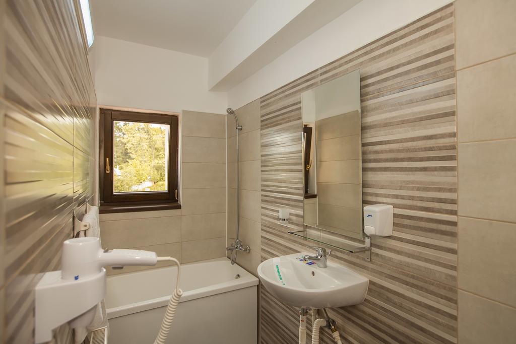 Hotel Pensiunea Aurora à Racova Extérieur photo