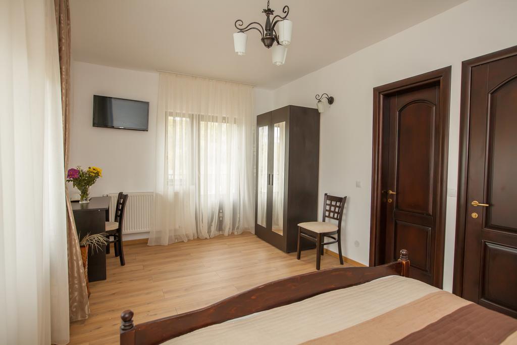 Hotel Pensiunea Aurora à Racova Extérieur photo