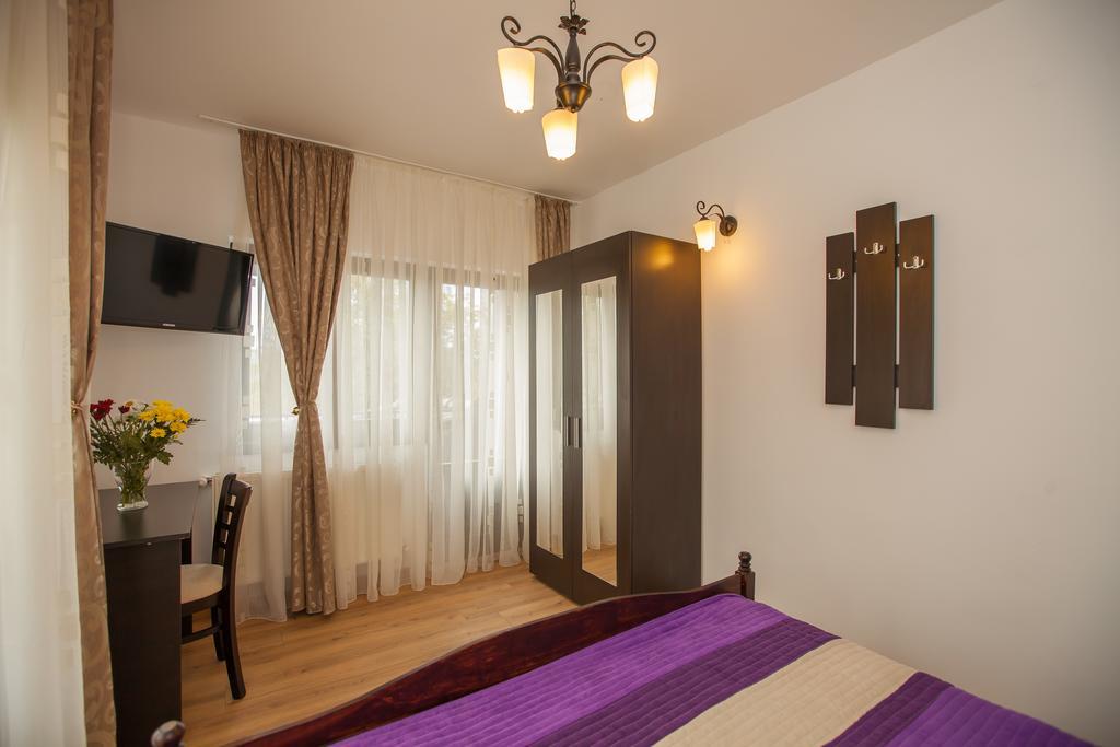 Hotel Pensiunea Aurora à Racova Extérieur photo